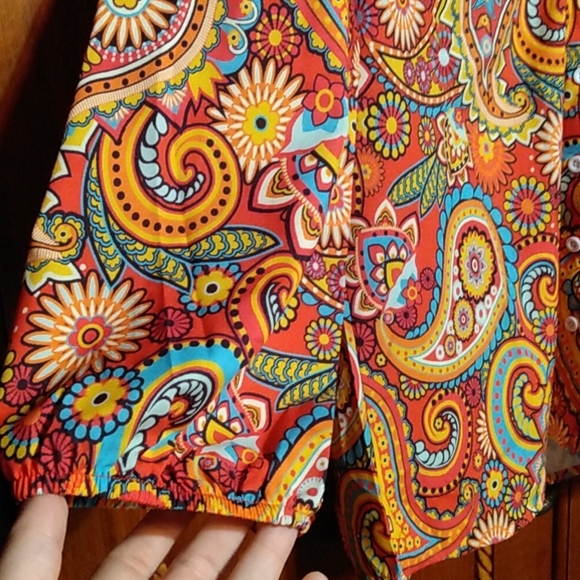 Large Vibrant Paisley Design Button-Up Blouse - Picture 3 of 6